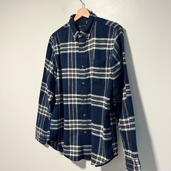 J.Crew Men’s Navy Plaid Flannel Shirt with Suede Elbow Patches - Size M - Picture 9 of 15